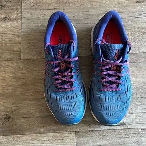 ASICS Gel Cumulus 20 Running Sneakers shoes. Blue and pink. Size 9.5